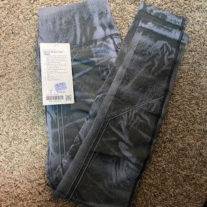 Ebb to Street Tight NWT